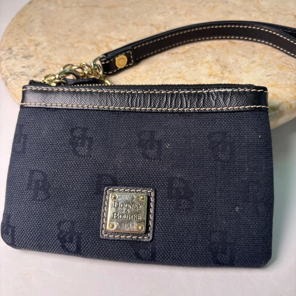 Dooney & Bourke good some